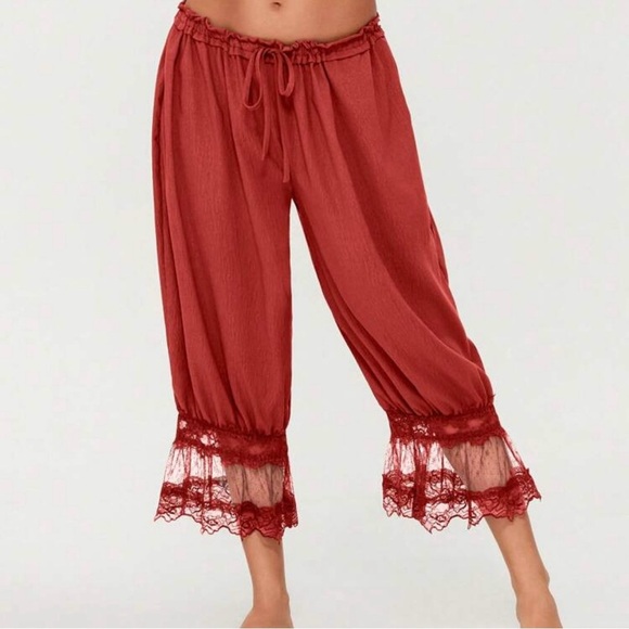 Red Lace Trimmed Capris with Elastic Waistband - Picture 3 of 8